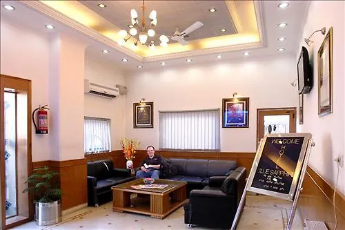 Hotel Townhouse 517 La Sapphire Near Delhi Airport Nueva Delhi